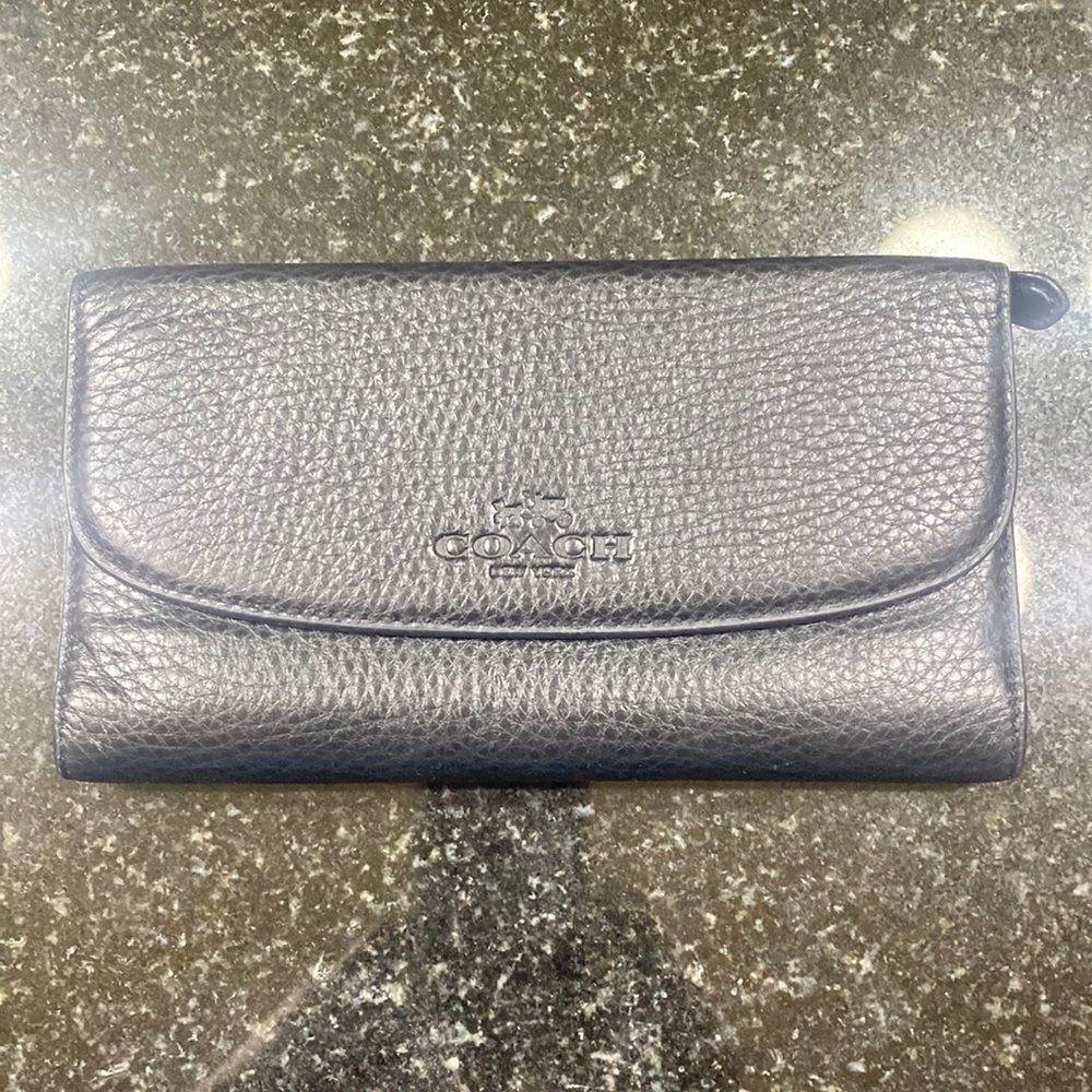 ❤️ black COACH pebbled leather wallet used Credit card slots & zipper for coins.